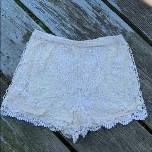 🌻 5 for $25 Brandy Melville Cream Crochet Shorts